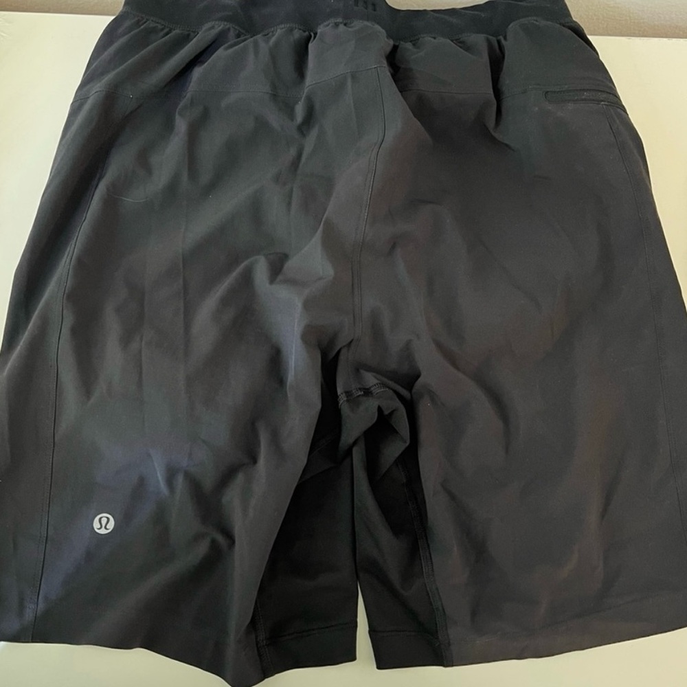 Men’s 9.5 inch lululemon shorts